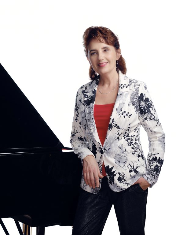 Louise Bessette, piano